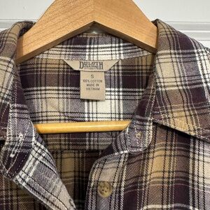 Duluth Trading Plaid Woman’s Flannel Shirt. Size S. Burgundy w/tans and browns.